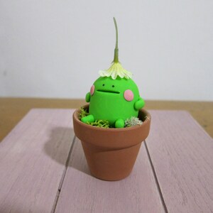 Potted Daisy Frog, Handmade Clay Frog, Polymer Clay Art, Miniature Art, Frog Art, Hand Crafted, Polymer Clay Sculpture