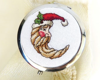 Christmas pocket mirror, Santa embroidered compact mirror, Father Christmas embroidered face, Xmas handmade gift, Needlepoint mirror