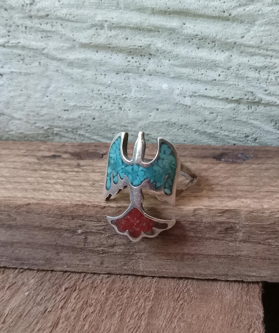 Impressive Vintage Native American Zuni Hand Carved Bird Sterling Silver Inlay Turquoise Ring Impressive Vintage Native American Zuni Hand Carved Bird Sterling Silver Inlay Turquoise Ring