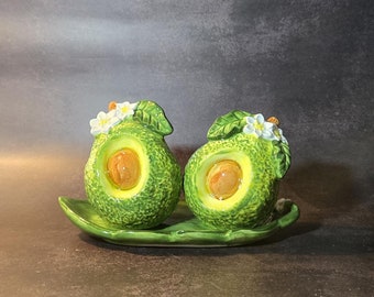 Set Saliera E Pepiera In Ceramica A Forma Di Avocado – Dipinti A Mano, Magnetici, Regalo Originale