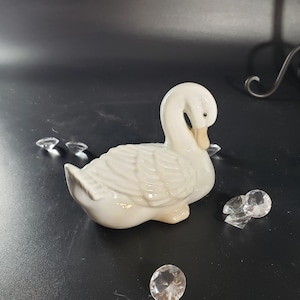 Beautiful vintage ceramic duck figurine collectible