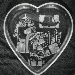 Vintage Mikasa crystal heart-shaped &#39;Christmas dream&#39; serving dish