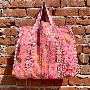 Neue handgemachte indische Patchwork Tasche, gesteppte Markttasche handgenäht, stylische Einkaufstasche, handgemachte Einkaufstasche, Hippietasche, bedruckte Umhängetaschen