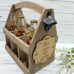 Personalised Beer Caddy: Engraved Wooden Beer Carrier with Bottle Opener imagen 5