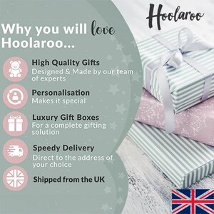 Puede incluir: Un anuncio de Hoolaroo presenta cajas de regalo envueltas con cintas. El texto destaca regalos de alta calidad, personalizaci&oacute;n, cajas de regalo de lujo y entrega r&aacute;pida. La bandera del Reino Unido indica que el producto se env&iacute;a desde el Reino Unido.