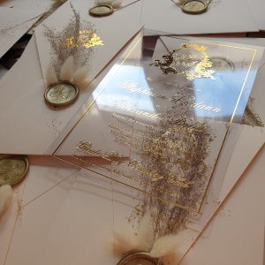 Huwelijksuitnodigingen, Zwart acryl, Zwart plexiglas, goudfolie, save the date, uitnodiging, envelop, uitnodiging, crème