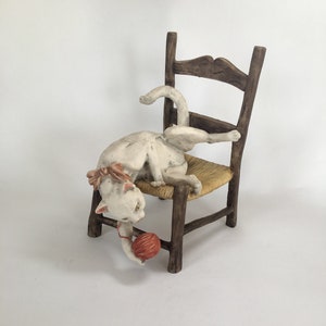 Remarkable Artist Signed Giuseppe Armani Cat with Ball of Yarn Figurine