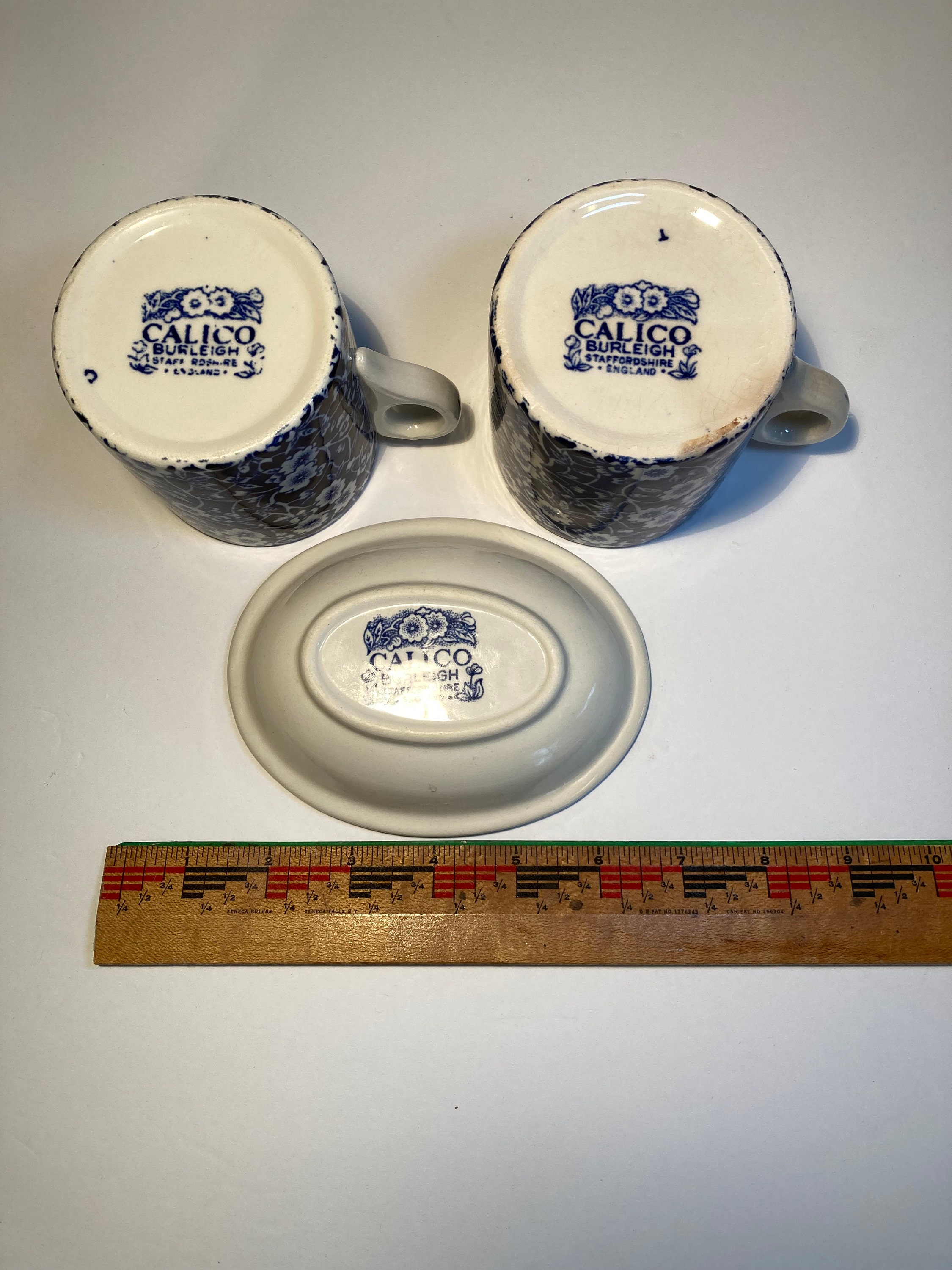 英国ヴィンテージ Burleigh Calico 蓋付きサービングディッシュ Rare Set of Vintage Burleigh Blue Calico Mugs and Soap Dish From