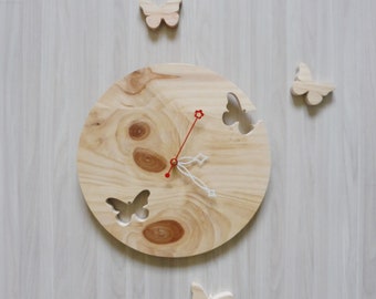 Horloge et ses papillons en bois