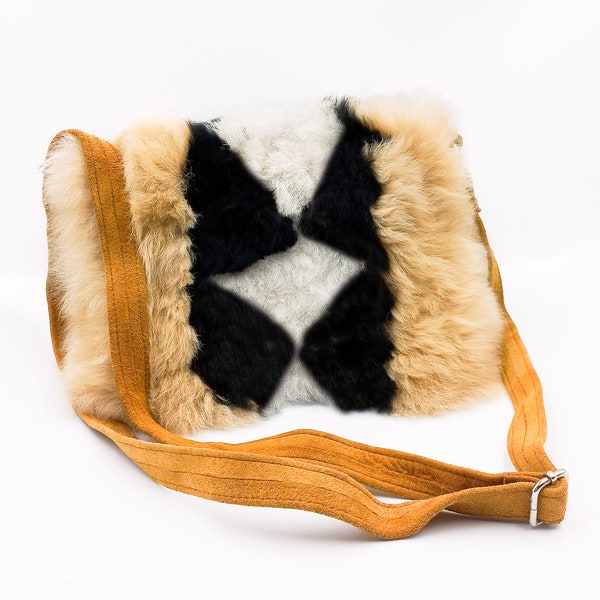 Bolso Cruzado de Diseño Geométrico de Piel de Alpaca Baby. Ultra suave, Todo Hecho a Mano en Perú. Moda Invierno