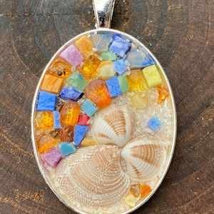 Pendant with italian glass, seashells and sand