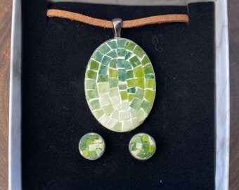 Mosaic jewelry set: pendant and ear stud earrings