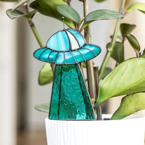 Tuteur pour plante en vitrail en forme d'OVNI, décoration de jardin extraterrestre, décoration de pot spatiale, cadeau de science-fiction