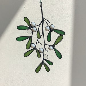 Mistletoe Suncatcher Glass Leaf green leaves white berries decorations traditional festive gift Sprig Home Window Wall Hanging Mother&#39;s gift