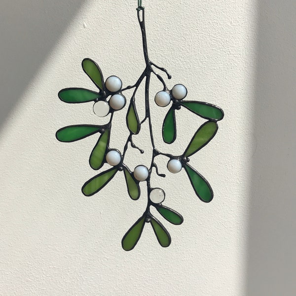 Mistletoe Suncatcher Glass Leaf green leaves white berries decorations traditional festive gift Sprig Home Window Wall Hanging Mother's gift