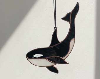 黒と白のシャチと魚、クジラ、海の動物、ステンドグラスのサン