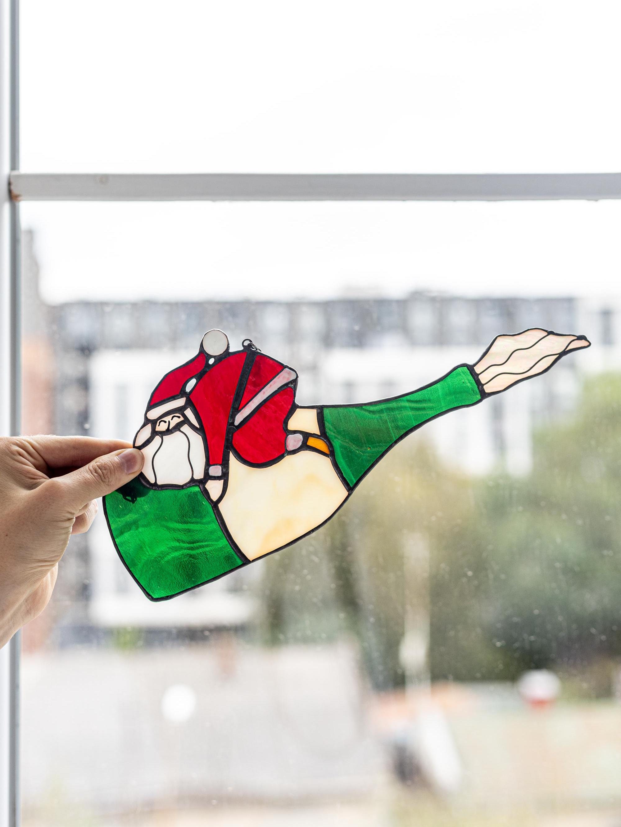 ステンドグラスのサンタサンキャッチャー、クリスマスの窓飾り - Etsy 日本