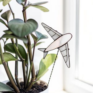 Flugzeug-Pflanzenstecker aus Buntglas, Weltraum-Topfdekoration, Flugzeug-Sonnenfänger, Gartenstecker, Geschenk für Galaxie-Fans, Innendekoration