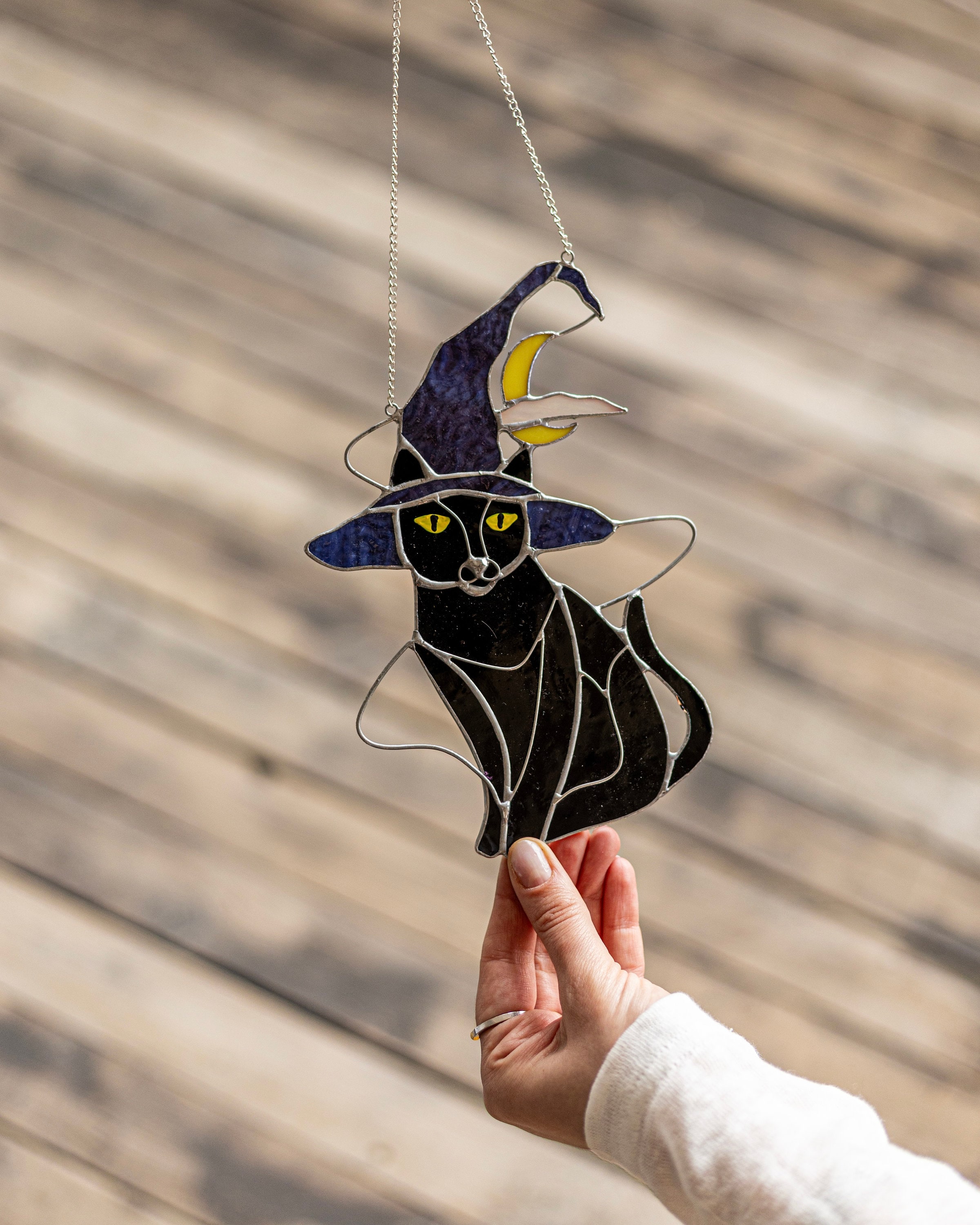 ハロウィンのステンドグラス、神秘的な猫と魔女の帽子、サン