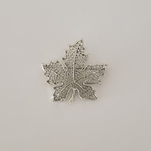 Sarah Coventry SARAHCOV Silver Tone Maple Leaf Brooch Pin