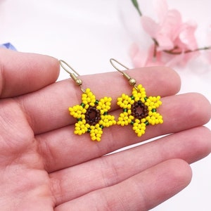Flower Seed Bead Earrings, sunflower earrings, y2k jewelry beaded, nickel free earrings dangle, cottagecore jewelry, mothers day gifts