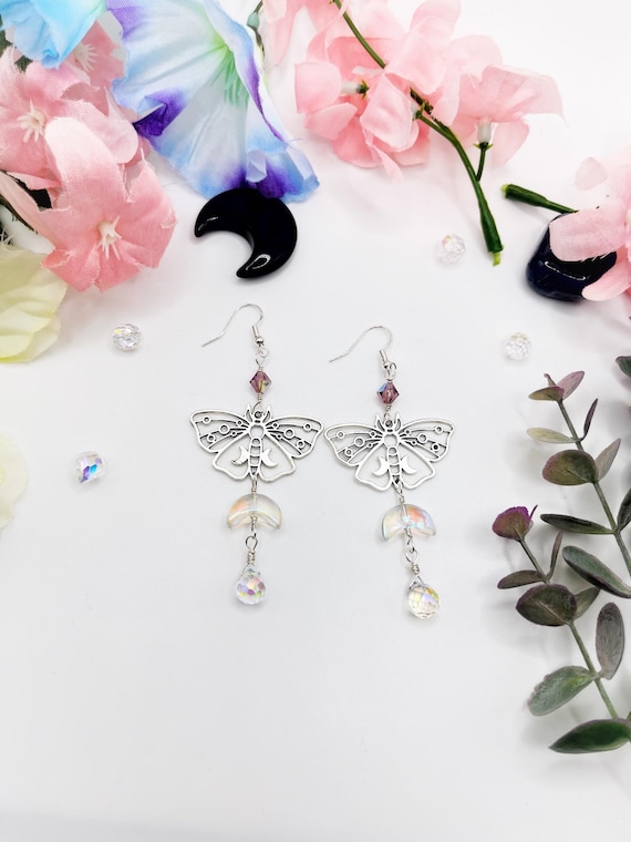 Orecchini falena bara a mano strega, Accessori di Halloween, Regalo spettrale per lei, Regalo accessorio alternativo Regalo di Halloween - Italia