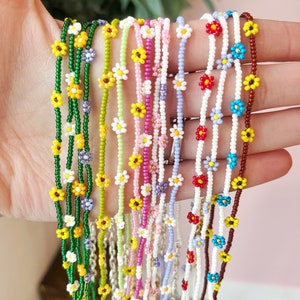 Daisy chain choker, flower beaded necklace, trendy necklace for teens, Y2K jewelry, nickel free dainty flower necklace, summer jewelry, vsco