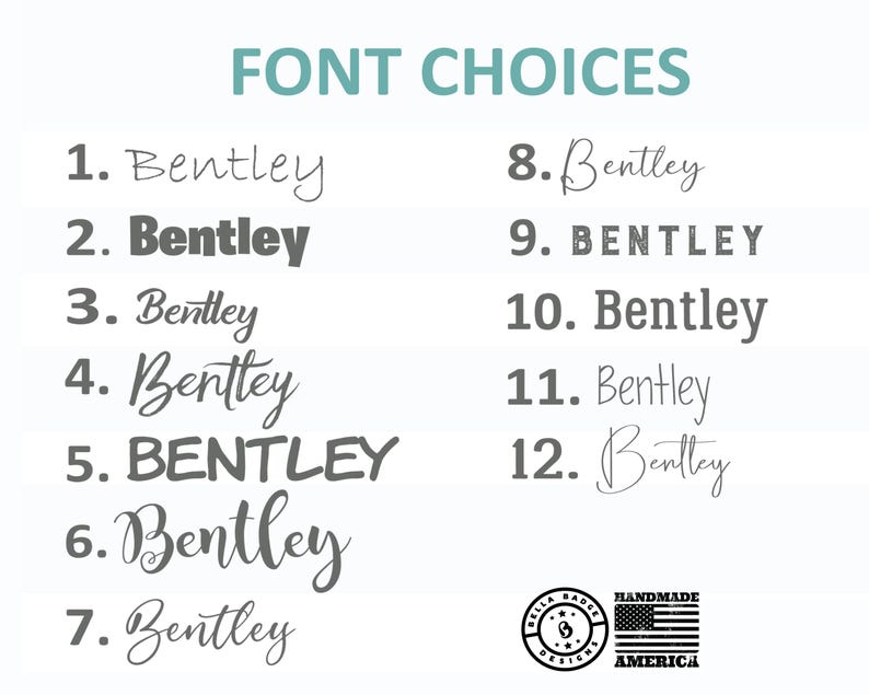 Puede incluir: Una lista titulada FONT CHOICES muestra doce opciones numeradas del nombre Bentley en varias tipograf&iacute;as, desde escritura fina hasta letras de bloque en negrita. Se incluye un logotipo circular con el texto BELLA BADGE DESIGNS y una bandera.