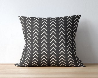Black Arrow Pillow Cover for Living Room Sofa, Boho Accent Pillow with Zipper for Bedroom, Throw Pillow for Children's Room or Nursery Decor