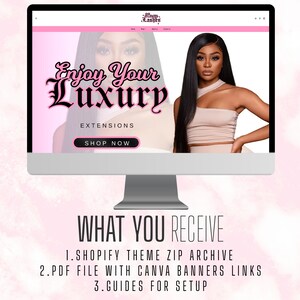 Pu&ograve; includere: Uno schermo di computer che mostra un sito web per extensioni di capelli. Il sito web ha uno sfondo rosa e il testo "Enjoy Your Luxury" in grassetto nero. Il testo "EXTENSIONS" &egrave; sotto il testo principale e il pulsante "SHOP NOW" &egrave; sotto quello. Il sito web &egrave; per un'azienda chiamata "Luxury Lashes".