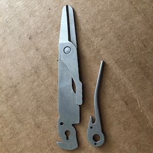 Leatherman Rev Multi-Tool - 14 Tools with Blade for Camping & DIY Leatherman Rev Multi-Tool - 14 Tools with Blade for Camping & DIY