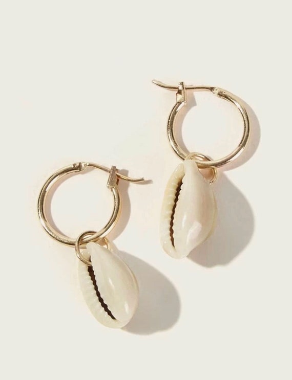 Small Gold Hoop Shell Earrings, Cowrie Shell Small Hoop Earrings, Small  Gold Hoop Earrings, Shell Earrings, Small Hoop Earrings, Cowrie -   Canada