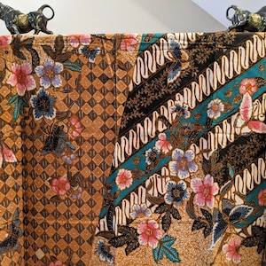 Hokokai Style Batik Tulis, Pagi Sore Hand Drawn Indonesian Batik, Indonesian Parang Sarong, Batik Indonesia, Japanese Hokokai, Floral Batik