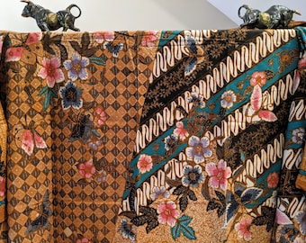 Hokokai Style Batik Tulis, Pagi Sore Hand Drawn Indonesian Batik, Indonesian Parang Sarong, Batik Indonesia, Japanese Hokokai, Floral Batik