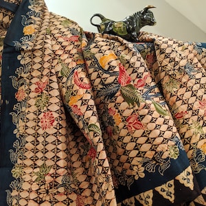Hand gezeichnet indonesische nisch Batik mit Dreieck Blumenmuster, voller Batik Tulis Tanjungbumi, indonesische Batik Stoff, hergestellt in Indonesien