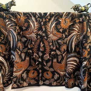 Batik Tulis Solo, von Hand gezeichnet indonesischen Batik, Granitan mit Hahn, braun schwarz handgeschrieben Javanesischen Batik, indonesische Batik Tulis Stoff