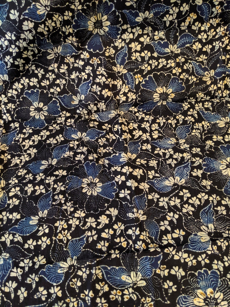 Batik indon sien dessin la main avec le design floral Batik indon sien dessin la main avec le design floral