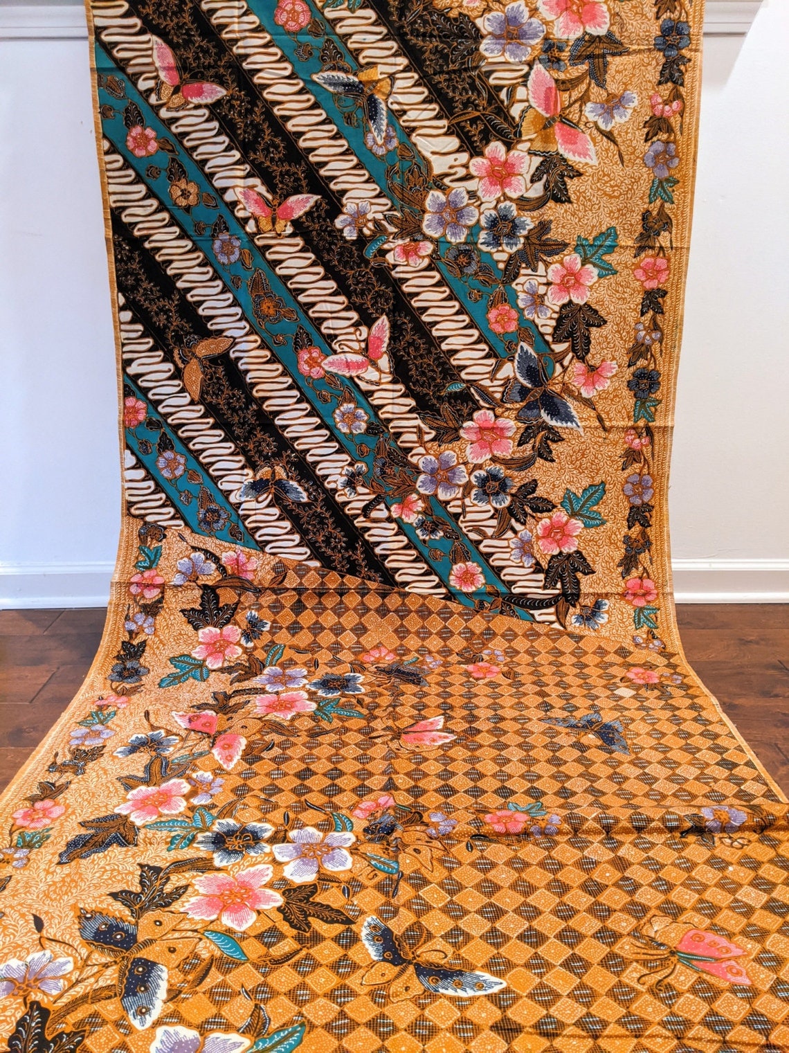 Hokokai Style Batik Tulis, Pagi Sore Hand Drawn Indonesian Batik