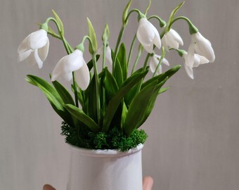 スノードロップ。スノードロップの花束。春の花。リアルな質感の花