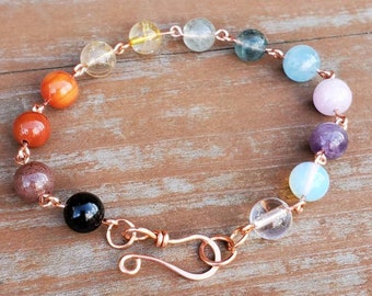 Handgemachte Kupferdraht Perlen Armband mit Chakra inspiriert Edelstein Perlen und eine handgefertigte Verschluss