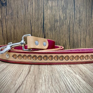 Coeur d&#39;amour Laisse pour collier de chien sculptée à la main