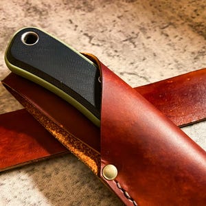 Funda para cuchillos de bushcrafters con fijación para cinturón extraíble