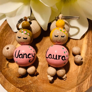 Schlüsselanhänger mit Herz, hebamme Kindergärtnerin ,Geschenk, Geburstag, personalisiert, Holz ,Holzperlen, püppchen