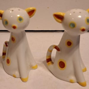 Vintage Pair Japan Polka Dot Cats Salt and Pepper Shakers Vintage Pair Japan Polka Dot Cats Salt and Pepper Shakers