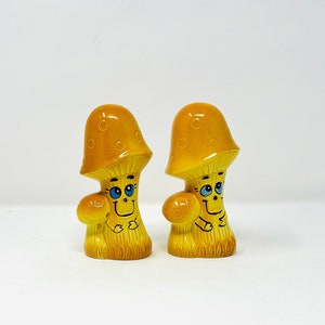 Mid Century Japanese Happy Mushroom Salt and Pepper Set