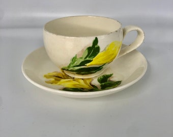 Vintage Santa Anita Ware Flores de Hawái Taza de Taza de Oro y Platillo 1950