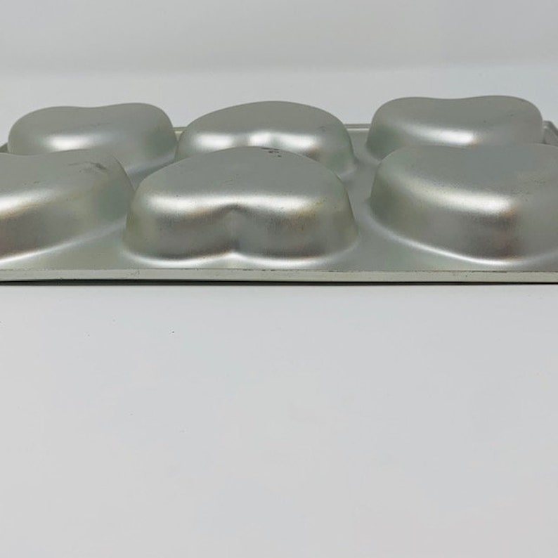 Wilton 6-Cavity Mini Heart Pan Cupcakes Brownies Crispie Treats