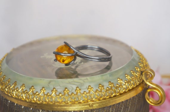 Vintage silver ring with large round amber bead, … - image 7