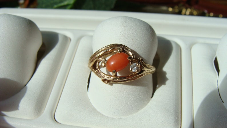 Unique Vintage Pink Coral Ring in 14k Yellow Gold,, Size 6, Modernist 1960s 1970s Jewelry, Freeform Cocktail Rings, 133 image 2