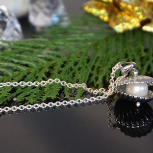 Vintage  Silver Sea shell Pendant  with white pearl & silver chain, beach shell pendant, Marine shell sterling pendant, gift for her, 289